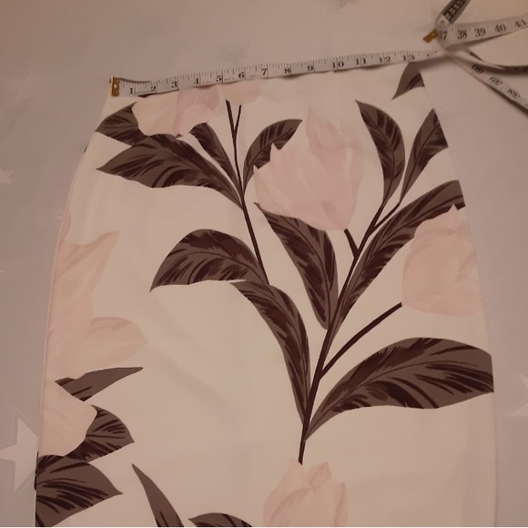 Dynamite Floral Skirt - Picture 6 of 7